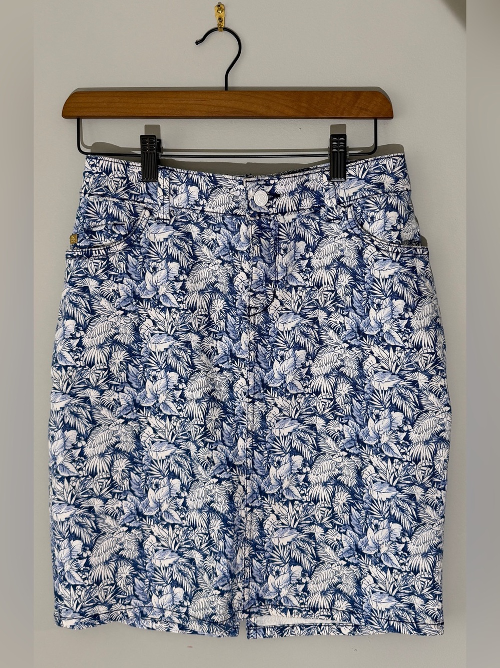 Tommy Bahama Denim Pencil Skirt Blue White Tropical Leaf Print